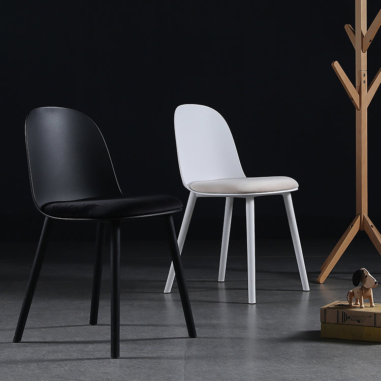 Silla auxiliar de comedor escandinavo de plástico Silla de comedor Parsons con acabado mate (juego de 4)