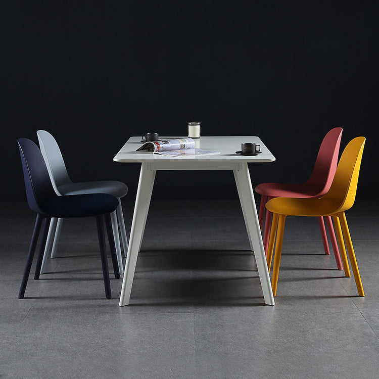 Silla auxiliar de comedor escandinavo de plástico Silla de comedor Parsons con acabado mate (juego de 4)