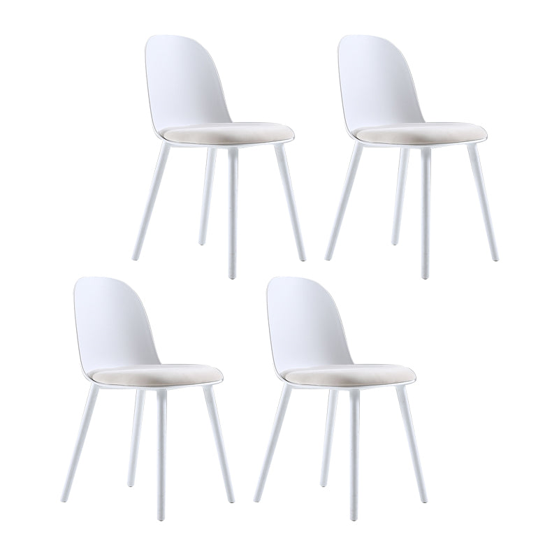 Silla auxiliar de comedor escandinavo de plástico Silla de comedor Parsons con acabado mate (juego de 4)