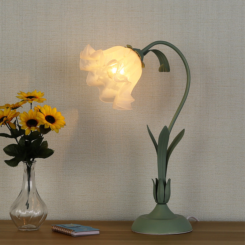 Modernismo a forma di fiori lampade da tavolo da notte in metallo 1 comodino leggero in verde