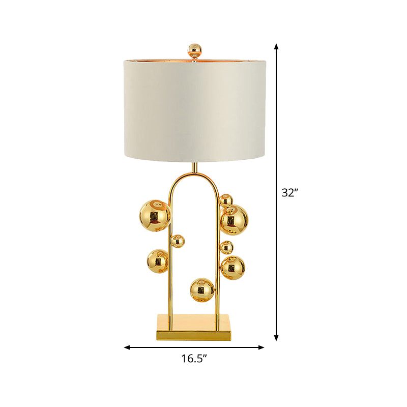 Lampada da comodino a sfera in metallo Postmoderna 1 luce Illuminazione da comodino in tessuto bianco per soggiorno