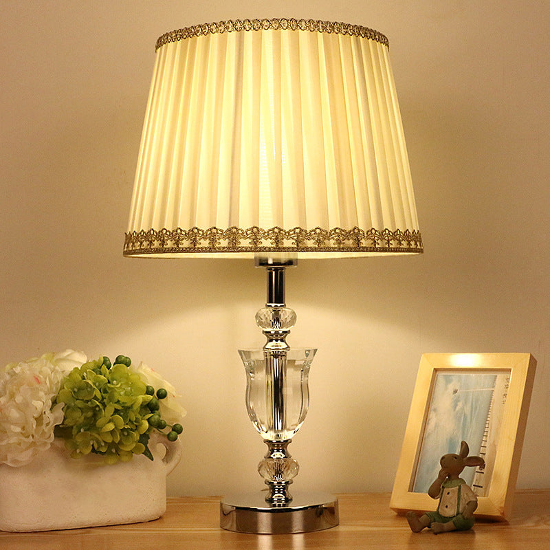 Lampe de table de nuit à cône blanc, style moderne, 1 tête en forme d'urne, lampe de chevet en cristal