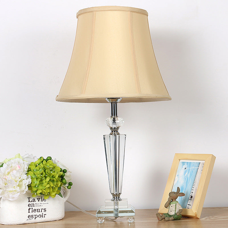 Clear Crystal Bell Nachttisch Licht zeitgenössischer 1-Licht beige Nachttischbeleuchtung für Schlafzimmer