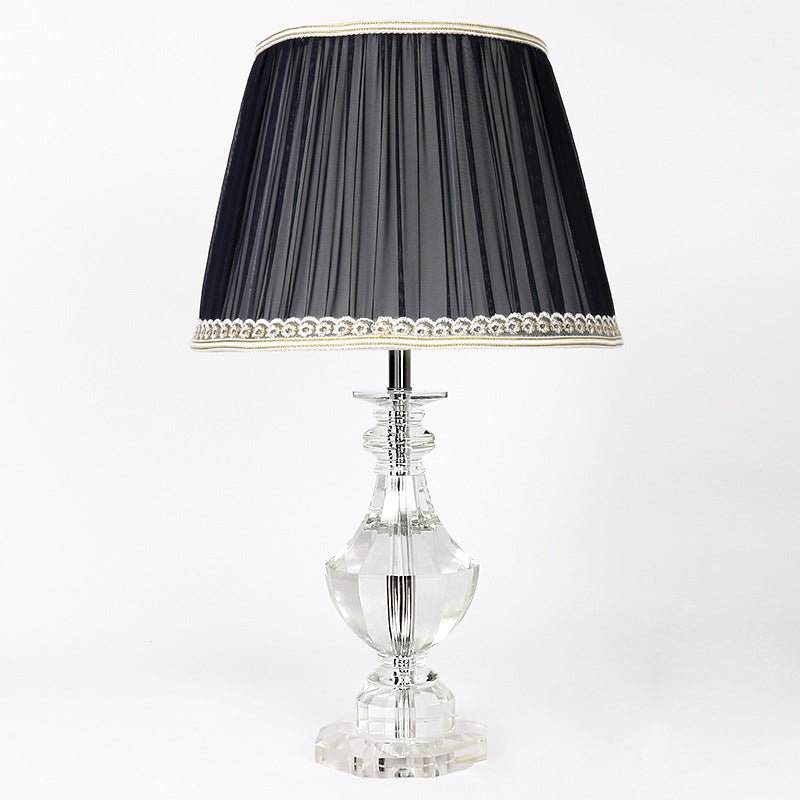 1 Glühbirnenschlafzimmer Kristall Nachttisch Lampe Einfachheit Nachttisch Beleuchtung mit konischem Stoff Schatten