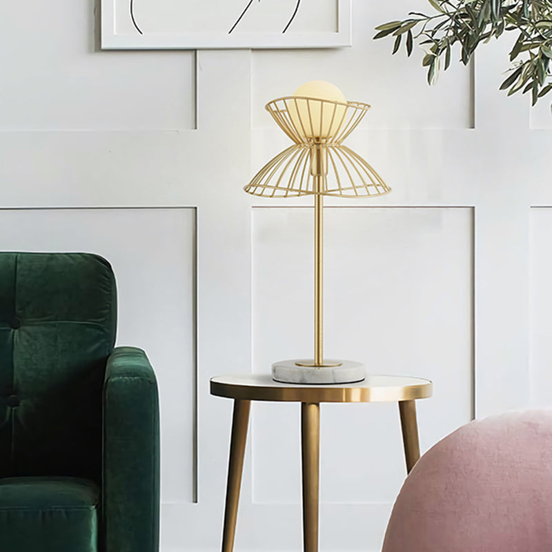 Globe Metal Night Table Light Moderniste 1 Bulbe Gold Trill Stand pour salle d'étude