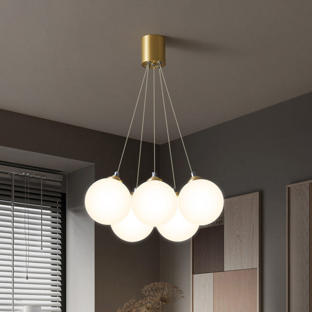 Lámpara colgante de globo de cobre ligero de simplicidad moderna con sombra de vidrio blanco