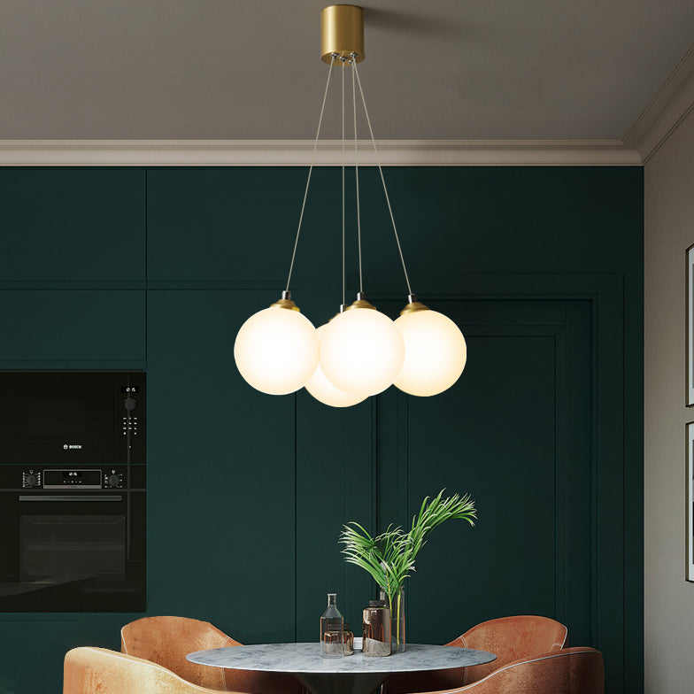 Lámpara colgante de globo de cobre ligero de simplicidad moderna con sombra de vidrio blanco