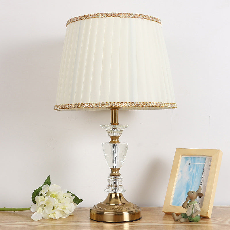 1 Bulb Bedroom Table Light Simple Gold Night Lighting with Urn-Shaped Crystal Base