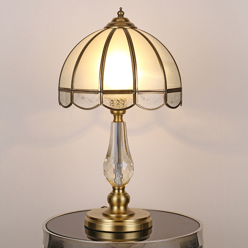 Eigentijdse tafellamp met 1 lamp, gouden paraplu, kleine bureaulamp met matglazen kap