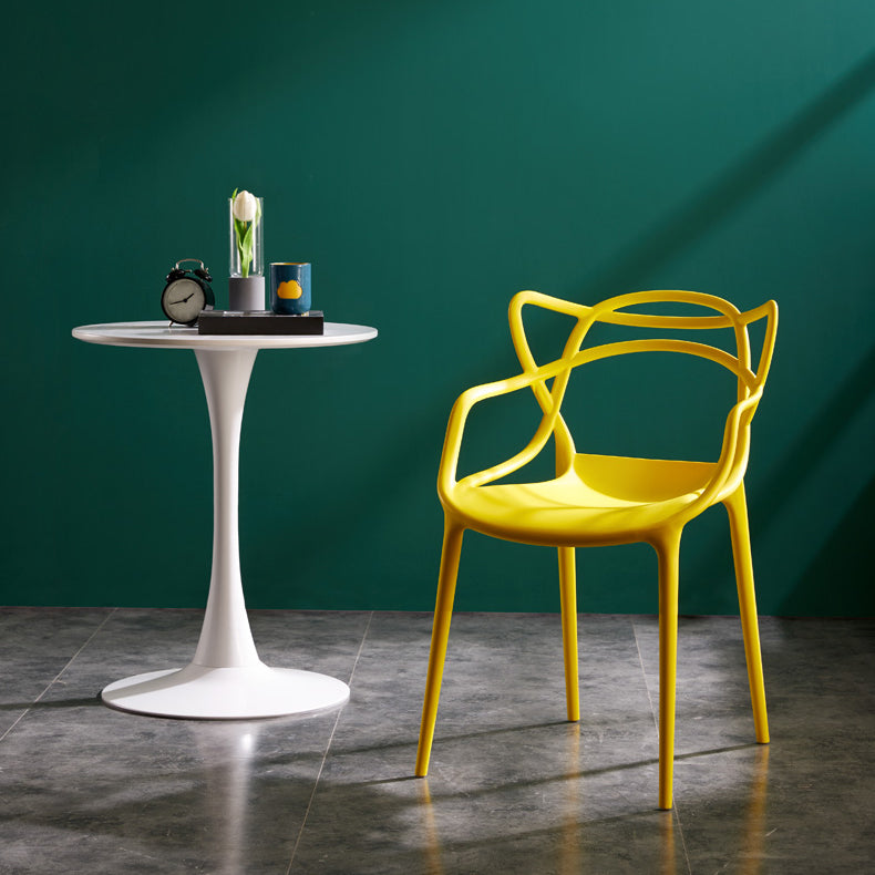 Sillas de comedor de cocina de estilo moderno Silla auxiliar con brazo de comedor con patas de plástico