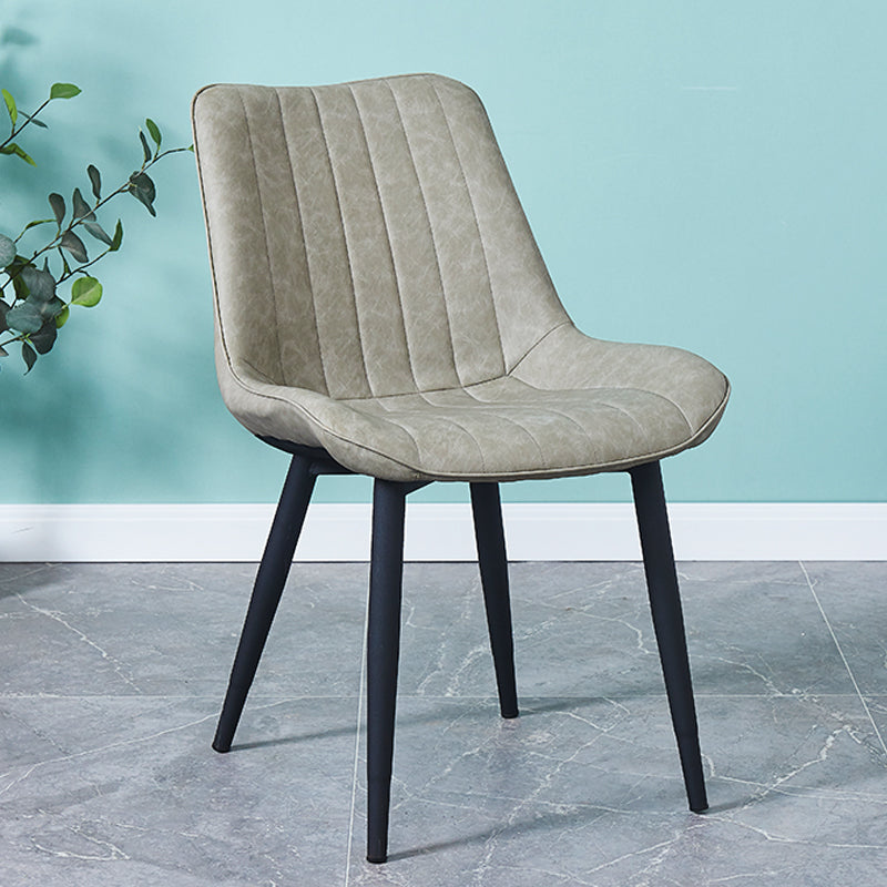 Silla lateral escandinava interior Silla de comedor con respaldo sólido tapizada de metal