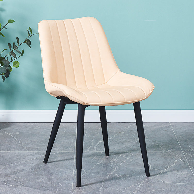 Silla lateral escandinava interior Silla de comedor con respaldo sólido tapizada de metal