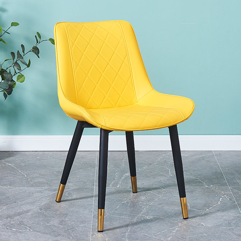Silla lateral escandinava interior Silla de comedor con respaldo sólido tapizada de metal
