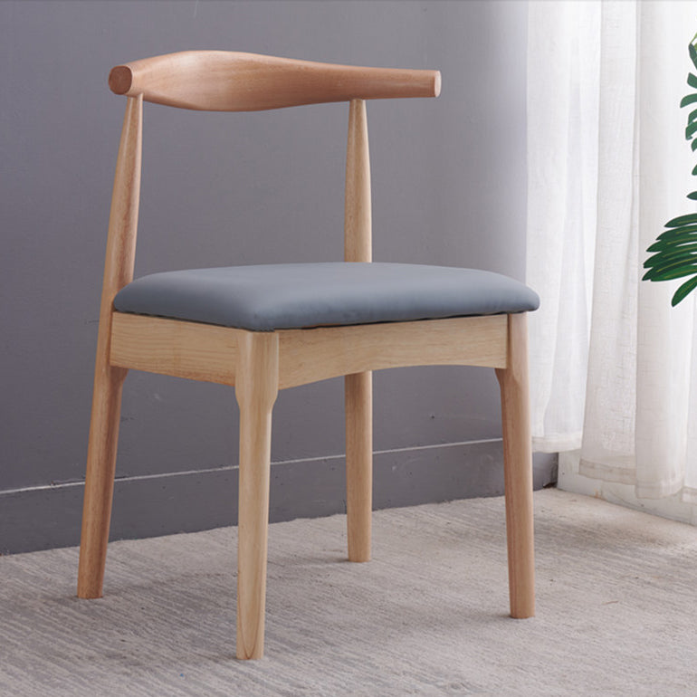 Silla lateral escandinava interior tapizada Silla de comedor de madera con respaldo abierto