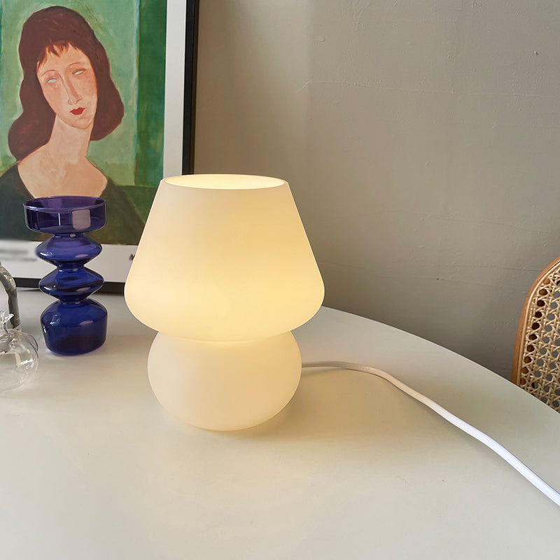 Moderne Kegel Nachtischlampe eine leichte Nachttischlampe
