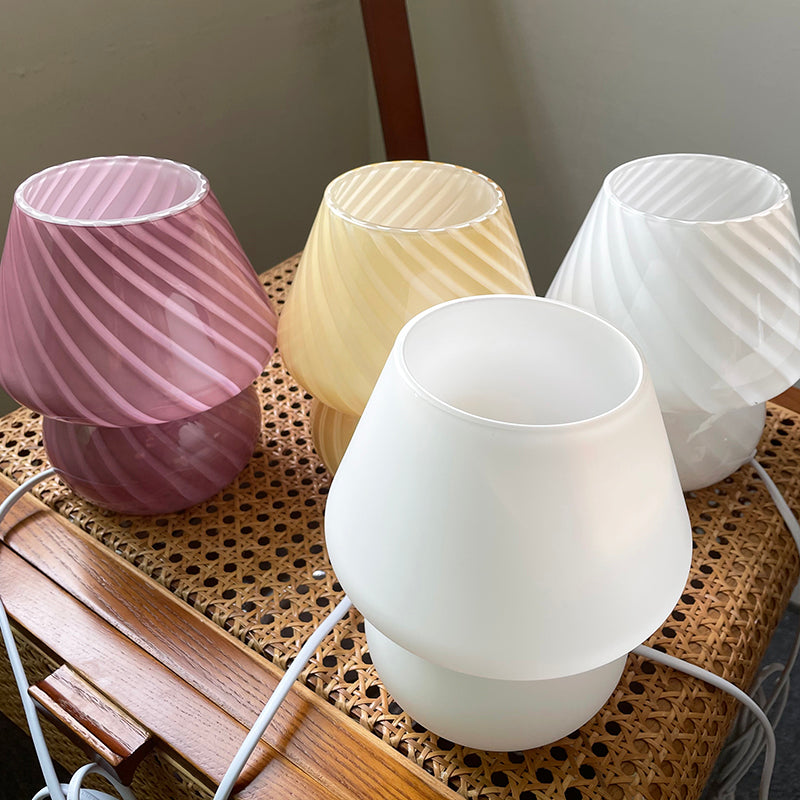 Moderne Kegel Nachtischlampe eine leichte Nachttischlampe