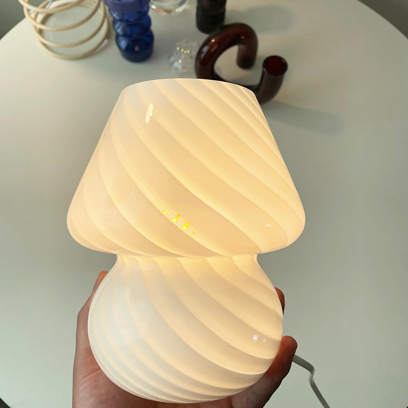 Moderne Kegel Nachtischlampe eine leichte Nachttischlampe