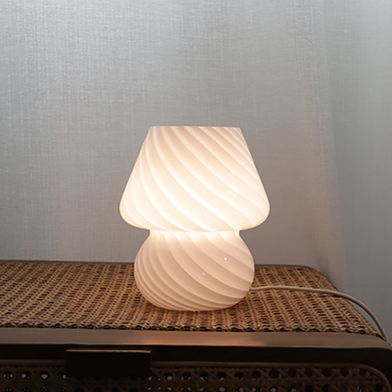 Moderne Kegel Nachtischlampe eine leichte Nachttischlampe