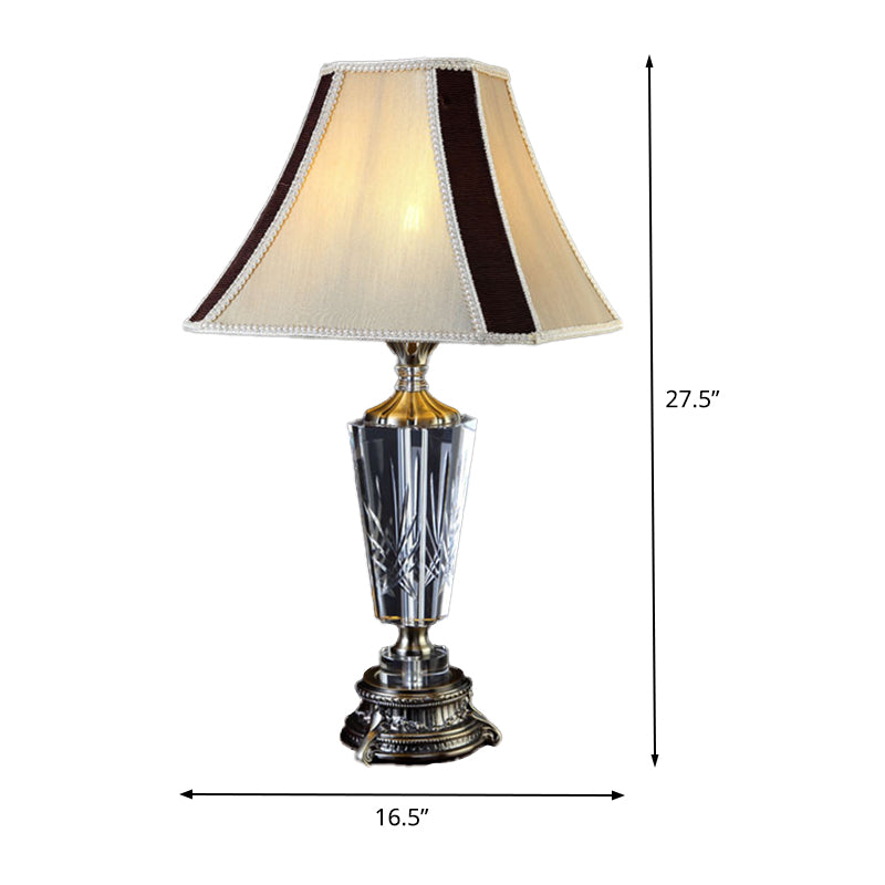 Lámpara de mesa de tela Bell, lámpara de escritorio moderna de 1 cabezal en color beige con base metálica de bronce esculpida