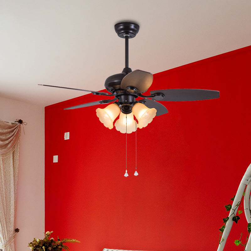 Café foncé 3 têtes de ventilateur suspendu clair fleur en verre givré traditionnel 5 lames semi-flush lampes avec chaîne de traction / télécommande, 42 "W