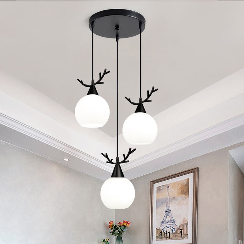 Modern Creative Creative Creative Light Lampade in ferro laccata lampada appesa con tonalità di vetro bianco