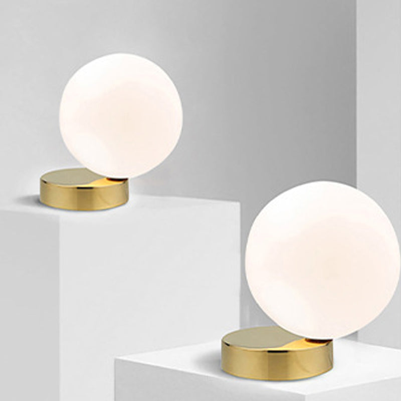 Éclair de mur de boue en verre style moderne.