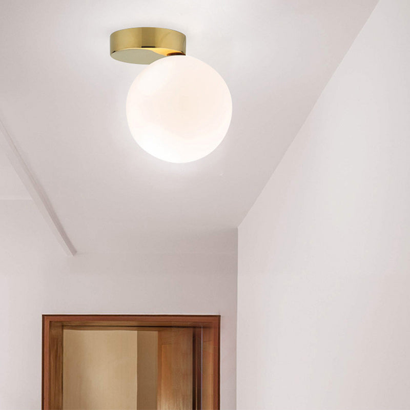 Éclair de mur de boue en verre style moderne.