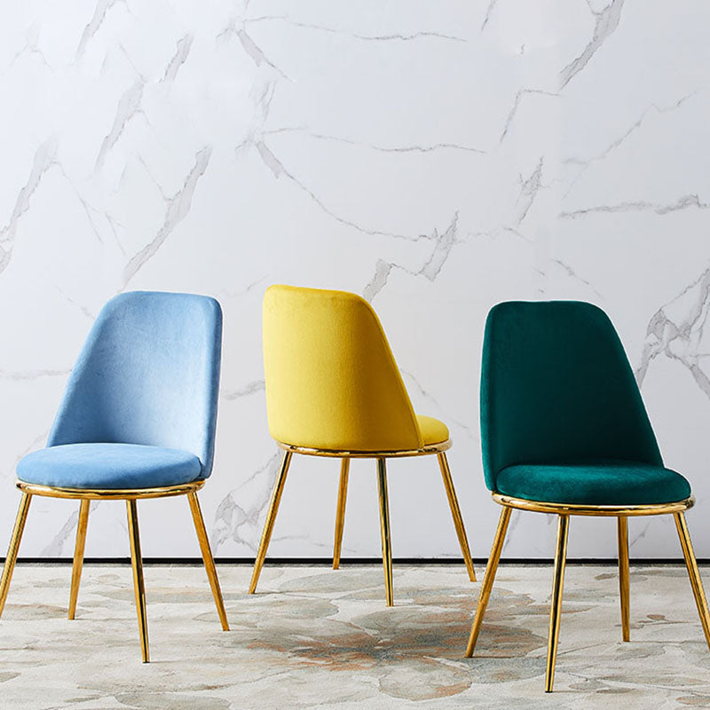 Silla auxiliar de comedor escandinavo de terciopelo Silla de comedor con acabado mate Parsons