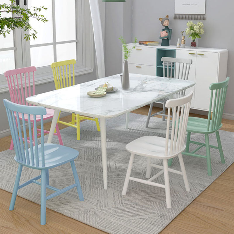 Silla auxiliar escandinava de interior tapizada en madera con respaldo Windsor (juego de 2)