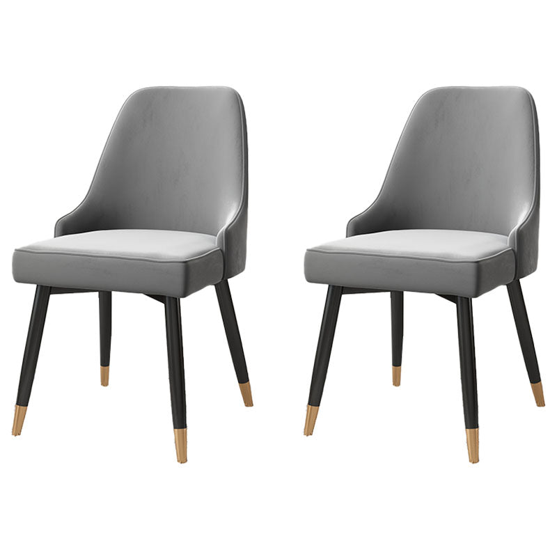 Sillas sin brazos de comedor de metal Glam, sillas Parsons de comedor de cuero PU para restaurante