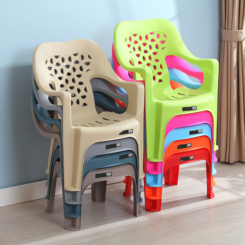 Sillas plásticas contemporáneas del comedor que cenan la silla apilable del brazo para el uso en el hogar