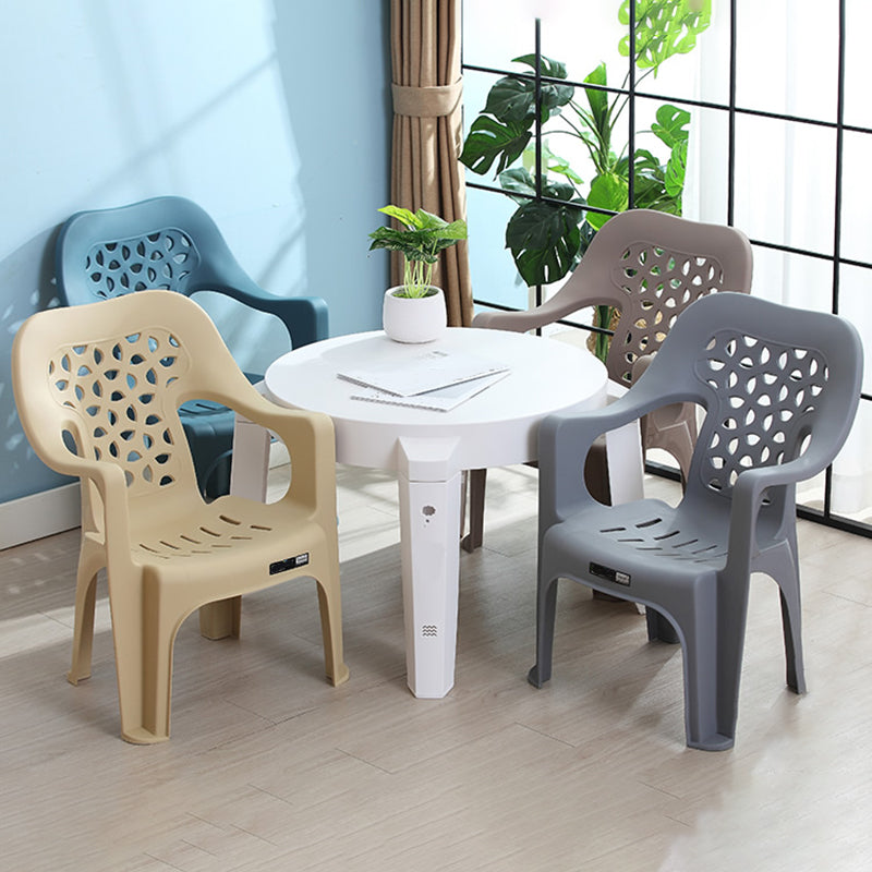 Sillas plásticas contemporáneas del comedor que cenan la silla apilable del brazo para el uso en el hogar