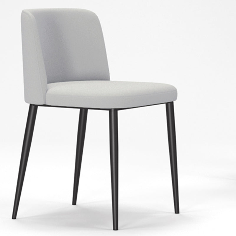 Chaise d'appoint rembourrée de style design, finition mate, chaise de salle à manger simple Parsons
