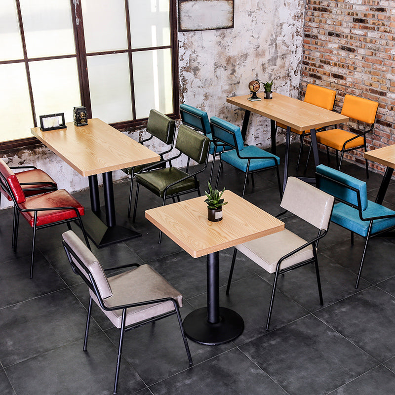 Silla de comedor industrial de cuero con respaldo abierto y acabado mate (juego de 4)