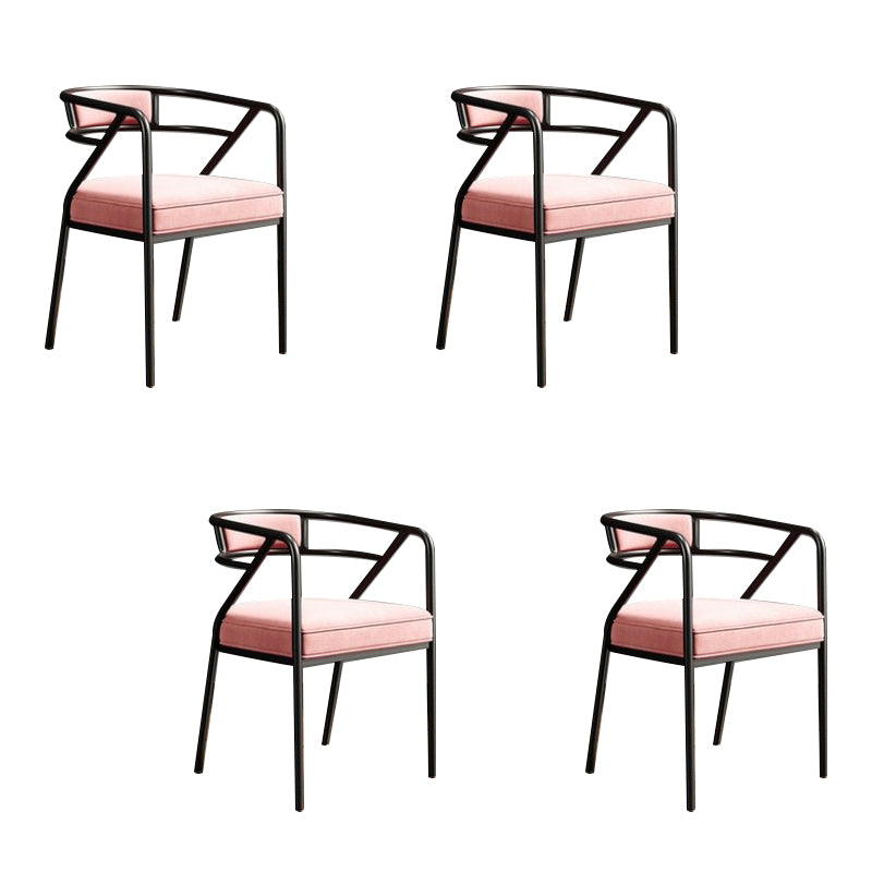 Chaise de salle à manger à dossier ouvert au fini mat avec accoudoirs industriels rembourrés (Ensemble de 4)