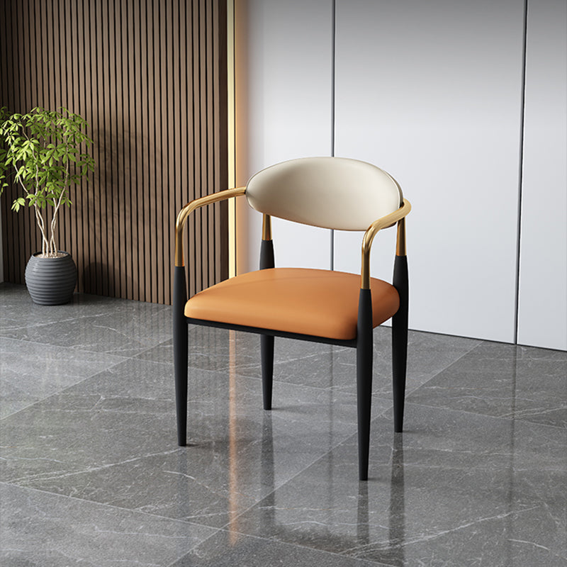 Silla de comedor de cuero estilo diseñador con acabado mate y respaldo abierto (juego de 2)