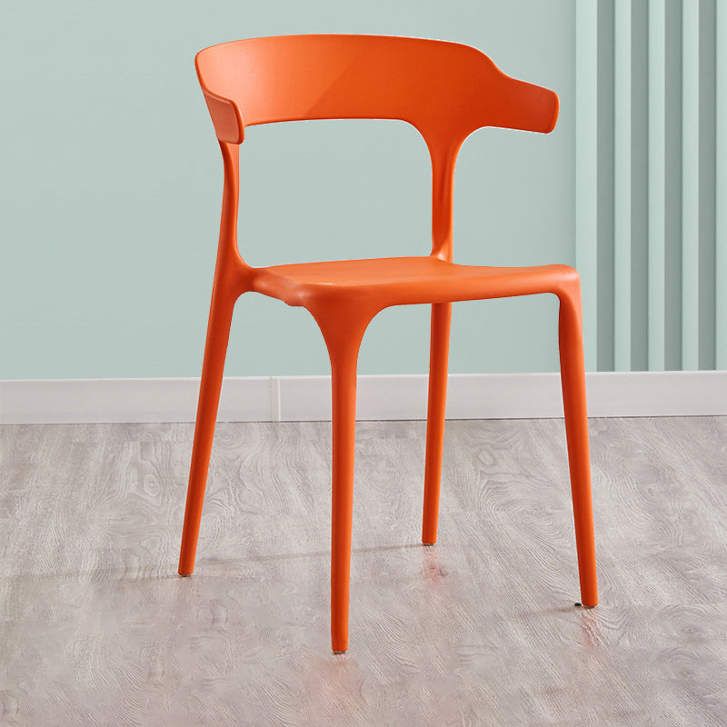 Chaise latérale contemporaine d'intérieur, chaise simple empilable en plastique à dossier ouvert pour salle à manger