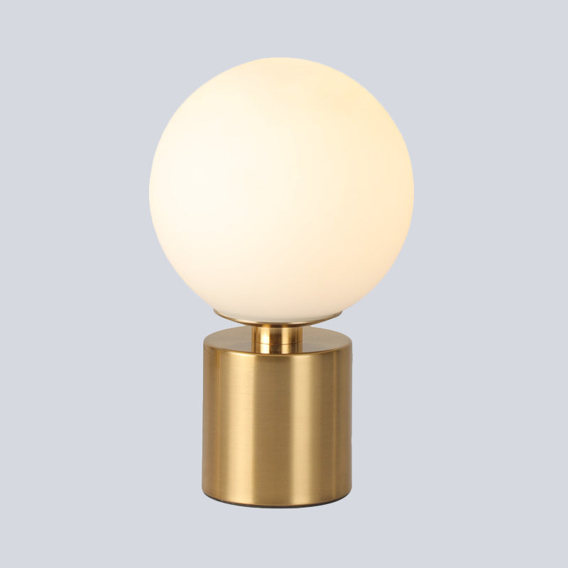 Opal Glass Sphere Night Lamp Post-modern 1 Head Gold Metal Table Éclairage pour le salon
