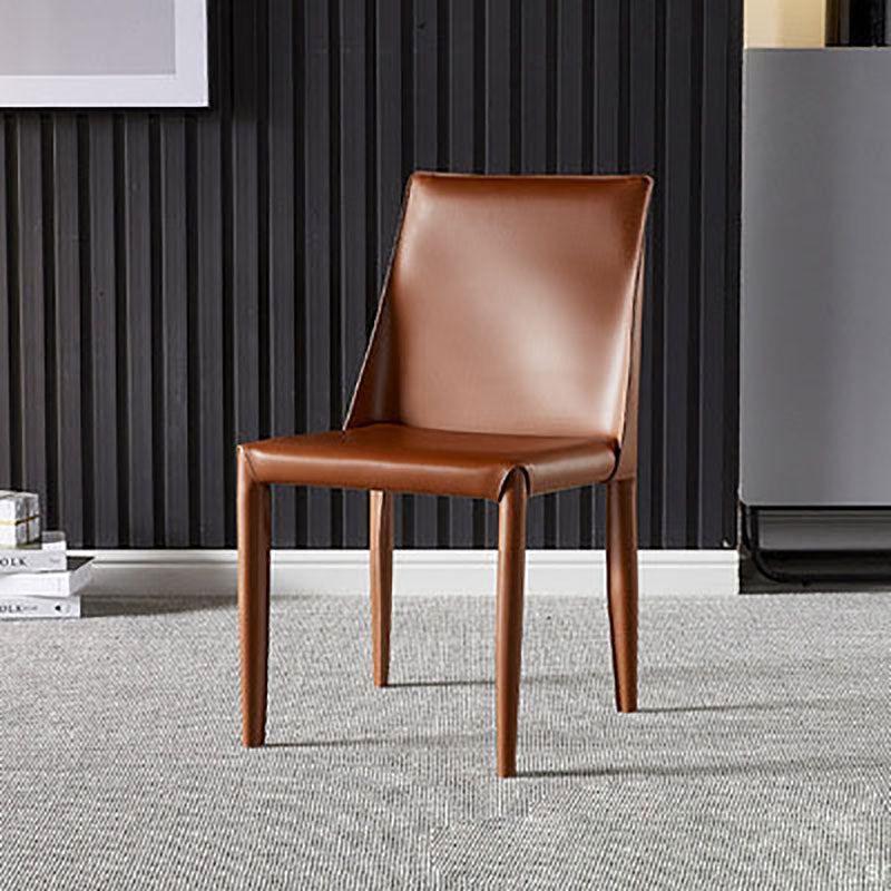 Chaise d'appoint en cuir de selle de style design, chaise de salle à manger Parsons au fini mat