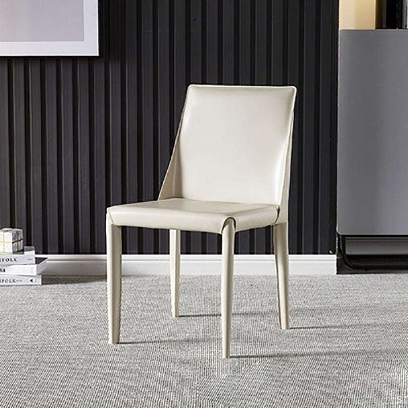 Chaise d'appoint en cuir de selle de style design, chaise de salle à manger Parsons au fini mat