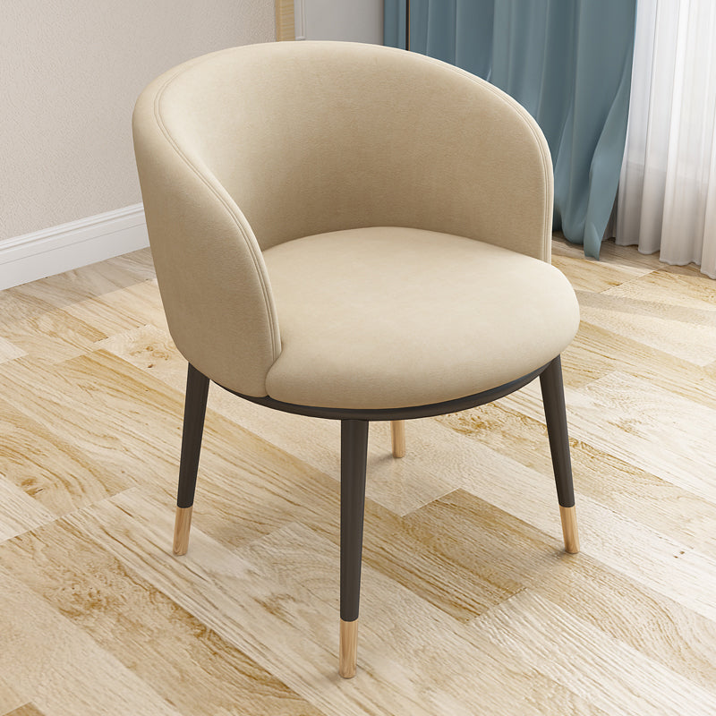 Silla auxiliar escandinava Silla de comedor tapizada de metal con respaldo Parsons para interiores