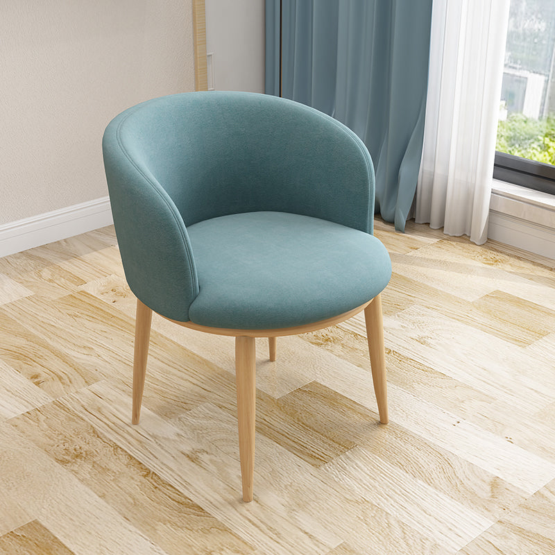 Silla auxiliar escandinava Silla de comedor tapizada de metal con respaldo Parsons para interiores