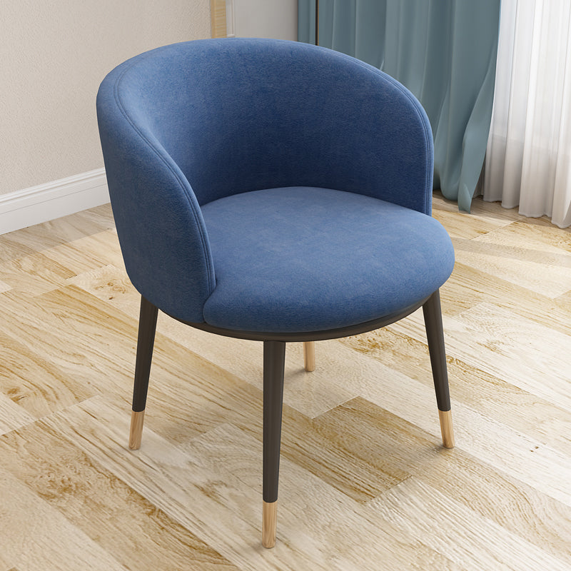Silla auxiliar escandinava Silla de comedor tapizada de metal con respaldo Parsons para interiores