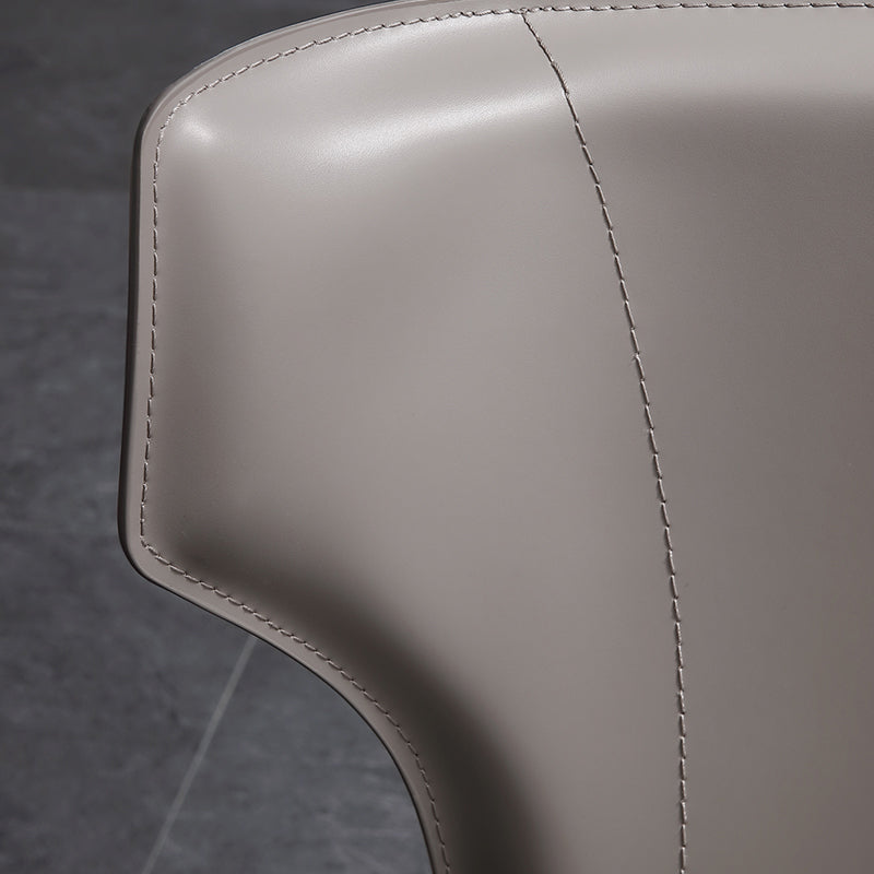 Silla lateral de cuero estilo diseñador para el hogar, silla de comedor con respaldo de orejas y acabado mate (juego de 2)