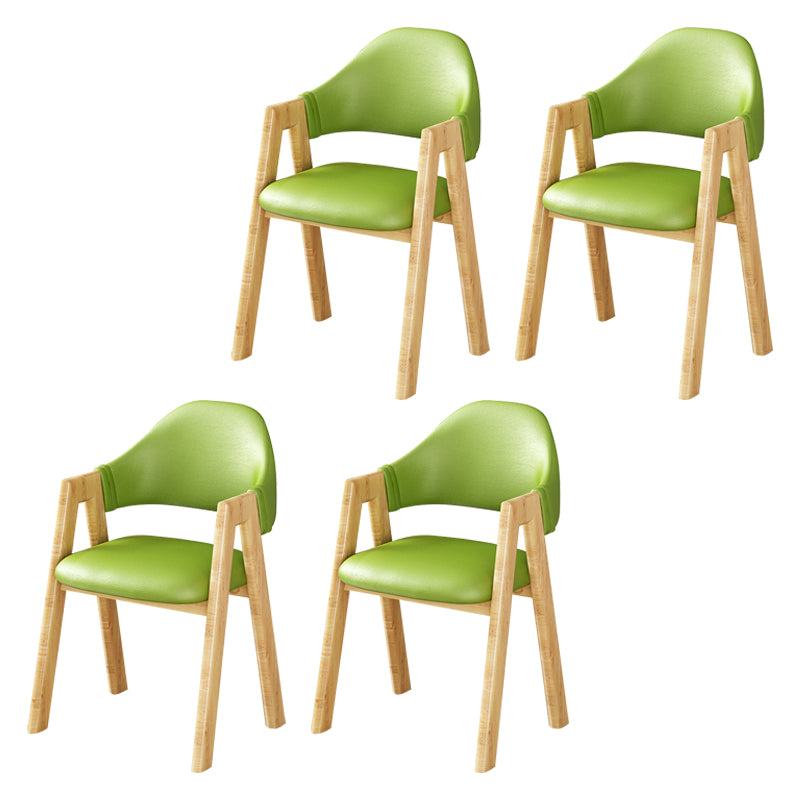 Silla de comedor tapizada escandinava con respaldo abierto y acabado mate (juego de 4)