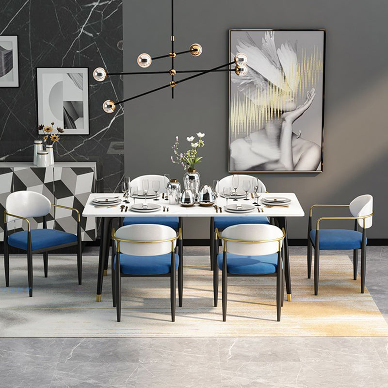 Silla de comedor tapizada estilo diseñador con respaldo abierto y acabado mate