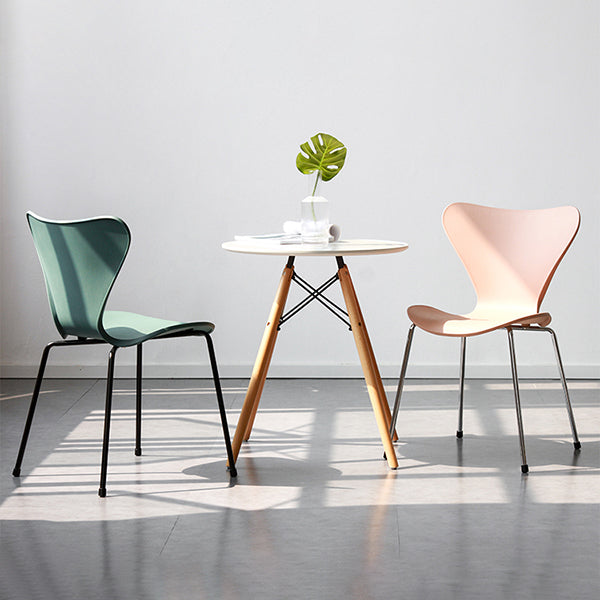 Plástico de estilo industrial que cena la parte posterior sólida de la silla sin brazos que cena la silla lateral