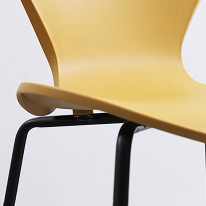 Plástico de estilo industrial que cena la parte posterior sólida de la silla sin brazos que cena la silla lateral