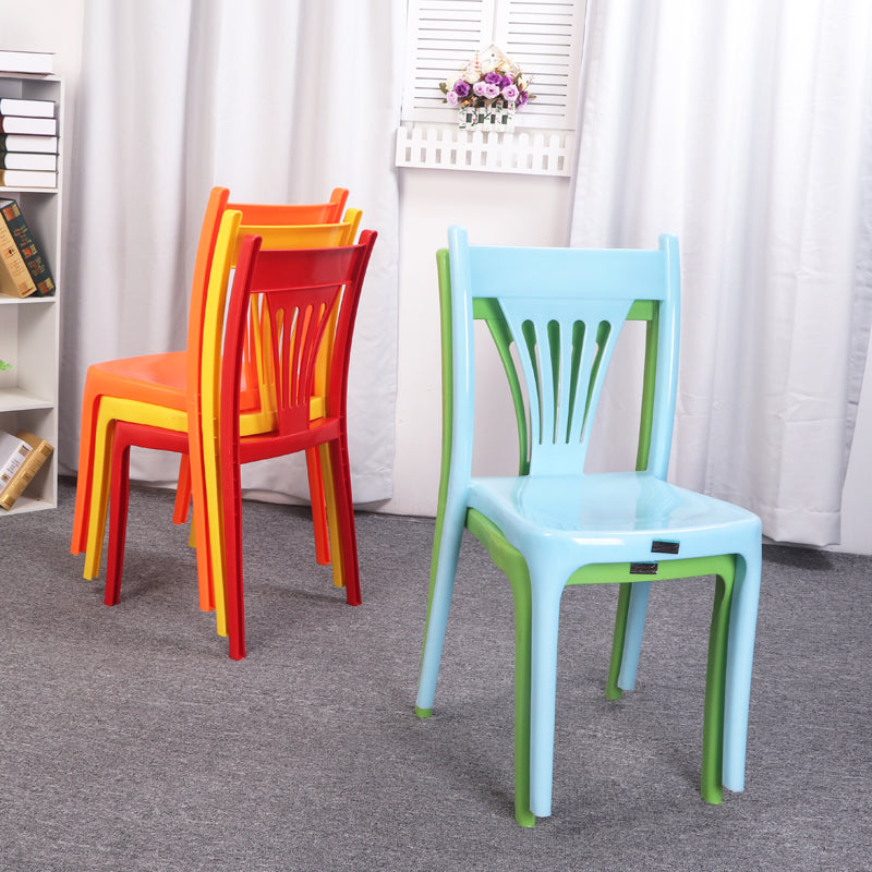 Silla apilable de estilo contemporáneo con respaldo de listones de plástico, silla sin brazos