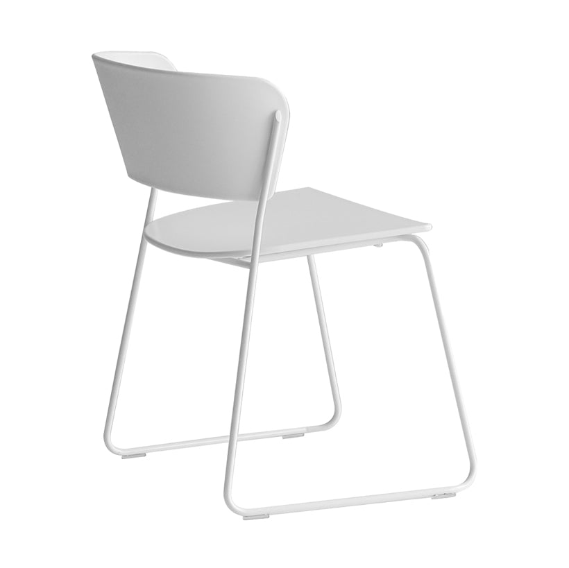Binnen de stoelen voor de zijkant van de binnenkant van de binnenkant van de achterstoelen.